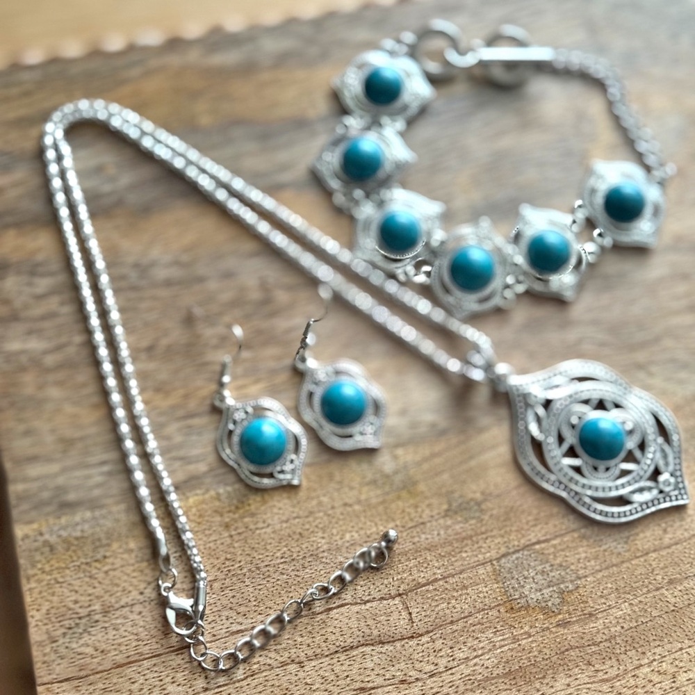 Vintage Inspired Bohemian 3-Piece Faux Turquoise Set Necklace Earrings Bracelet - Picture 7 of 13